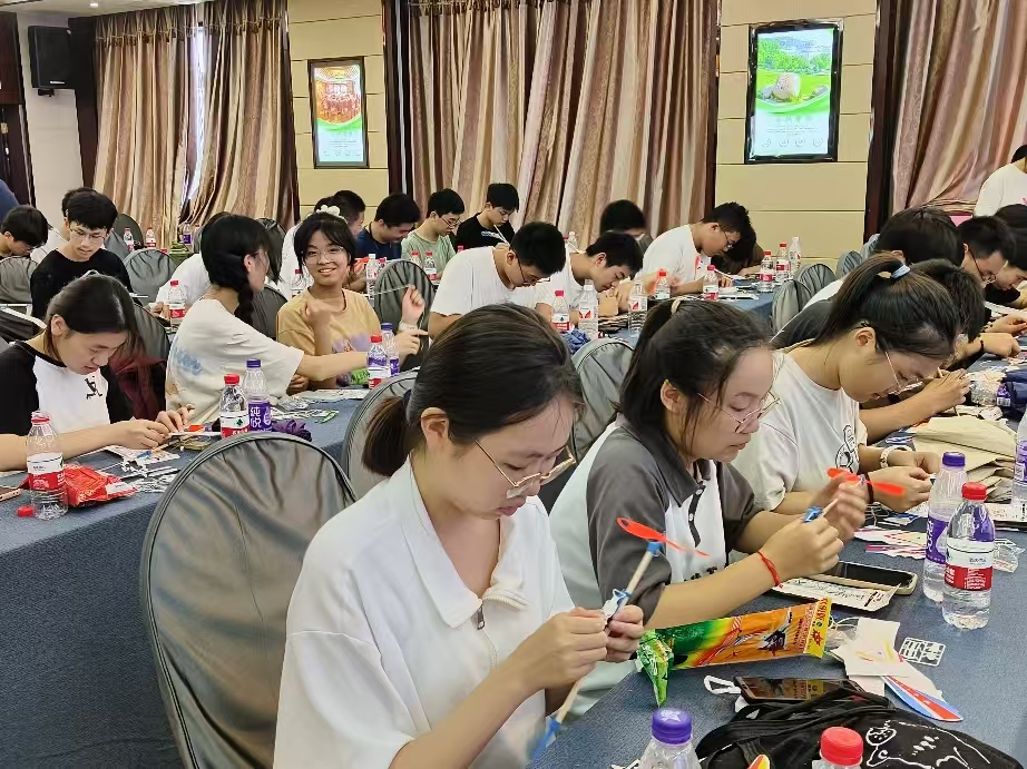  南京研学旅行方案之航模专题课堂,从观赏到驾驭,航模梦想的飞跃